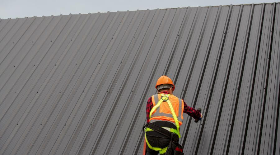 Professional gutter cleaning in Jourdanton, TX